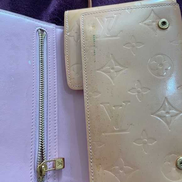 Authentic Louis Vuitton wallet on chain also can be a phone holder - Picture 4 of 11